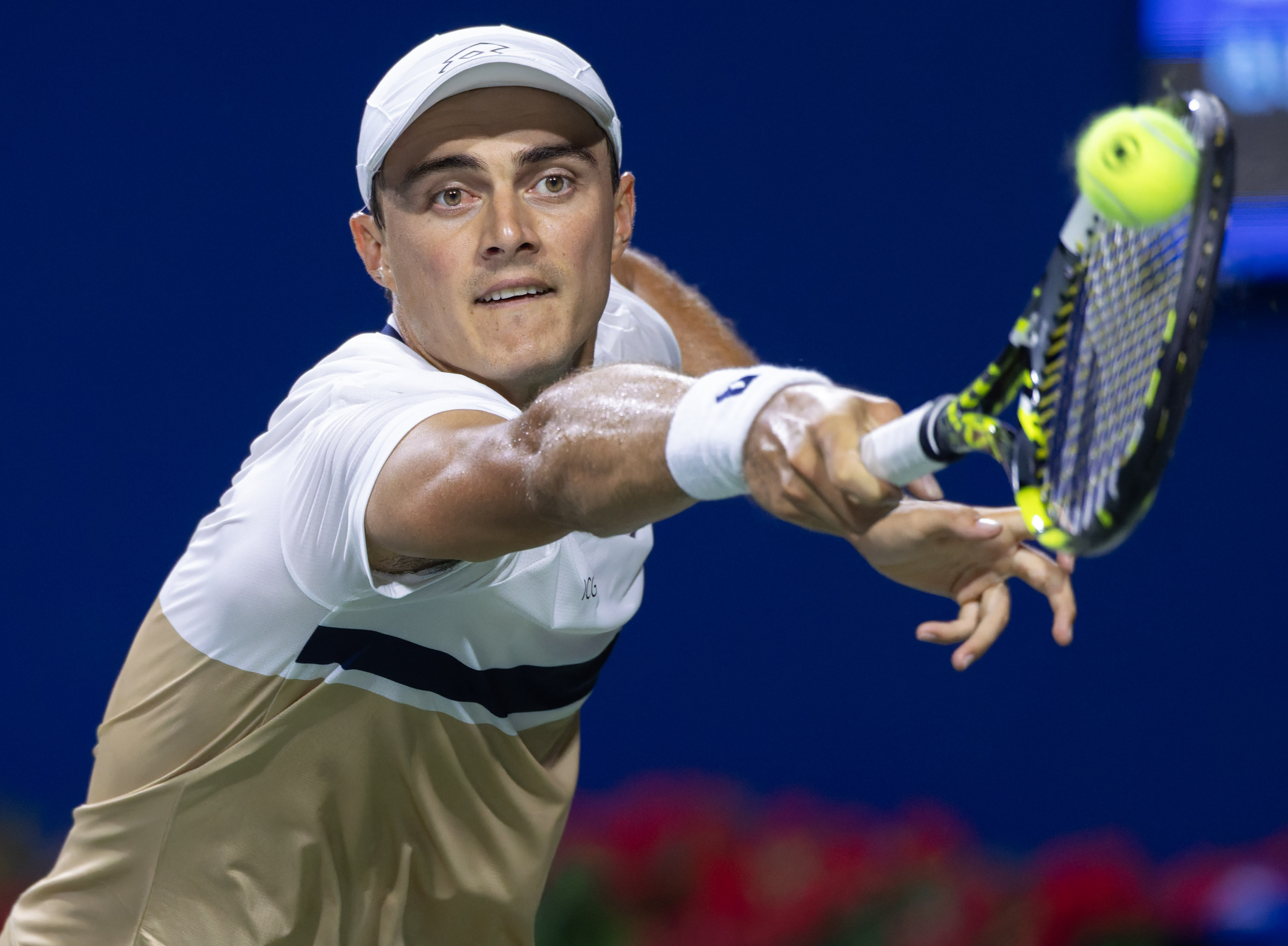 英国网球队鏖战意大利网球队，兹维列夫送出助攻的简单介绍