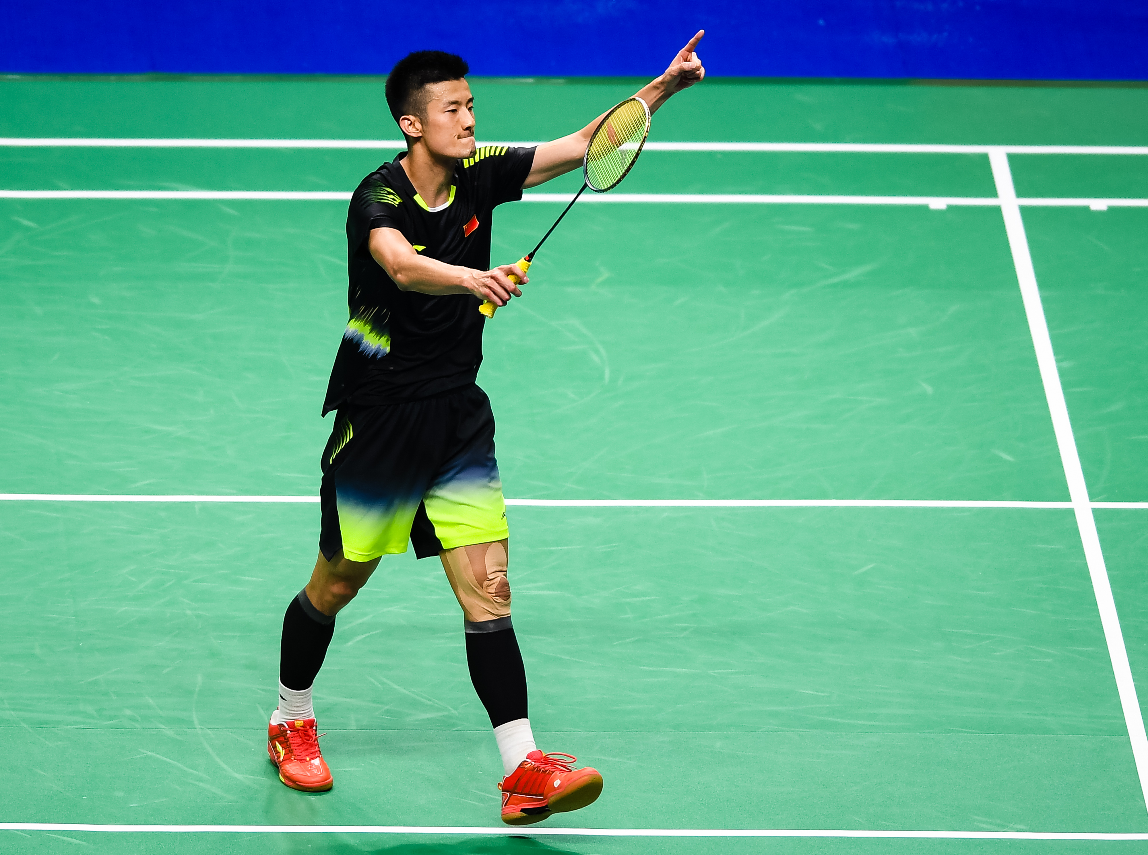 包含英格兰羽毛球队横扫日本羽毛球队，谌龙关键制胜的词条