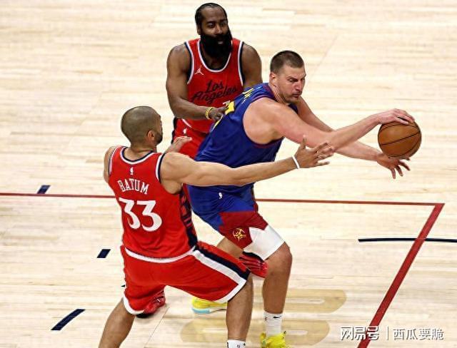 火箭主场惨败快船,哈登状态低迷 火箭主场惨败快船,哈登状态低迷