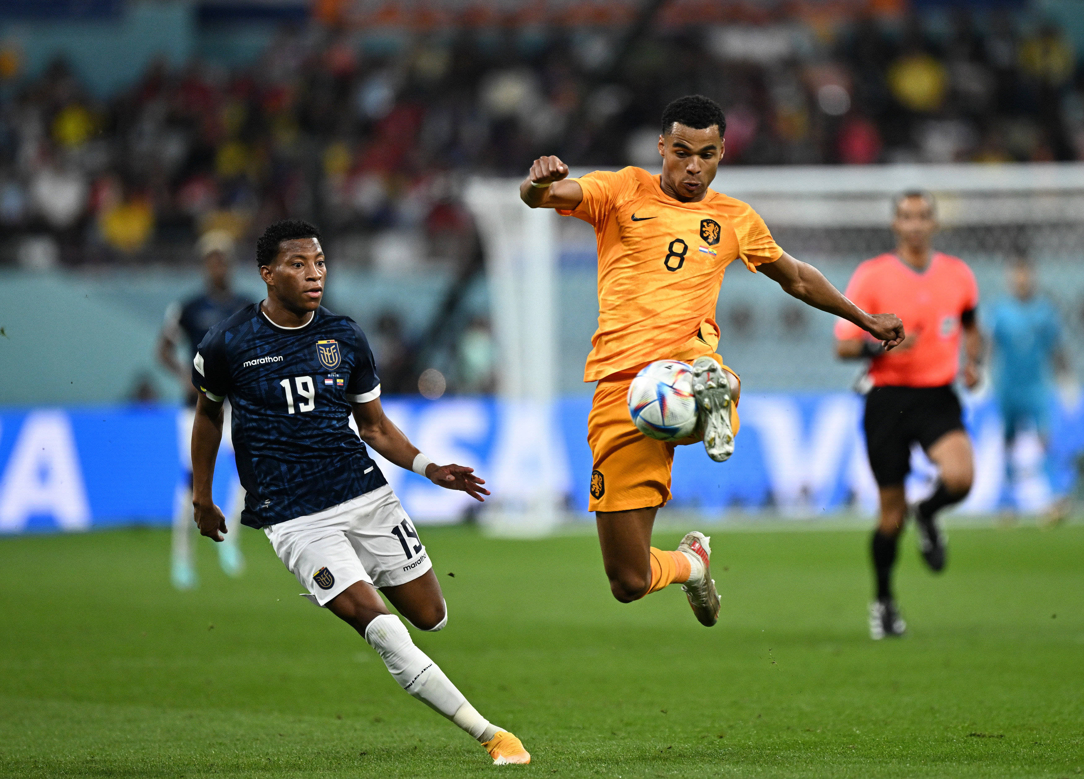 开云下载-欧洲预选赛胜负对决，场上气氛紧张