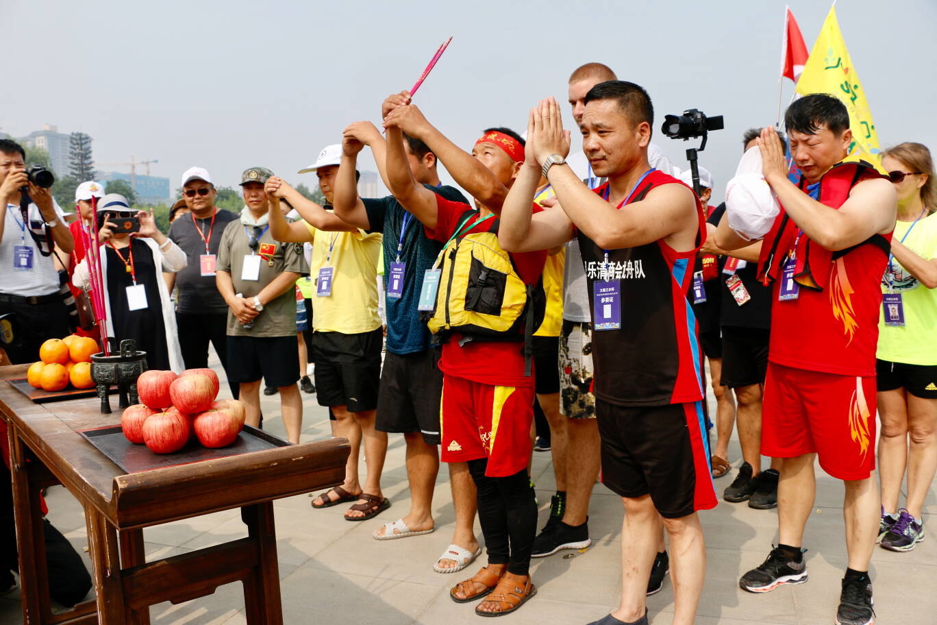 关于中国运动员群英聚，团结协作赢得信念的信息