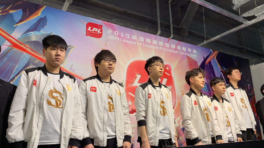 开云体育官方网站-比赛中球员的冷静心态赢得了队友和教练的赞赏的简单介绍