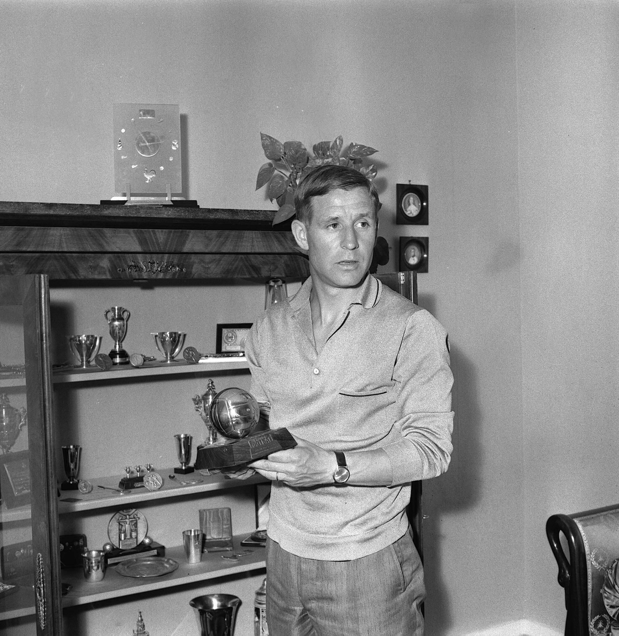 关于葡萄牙球员荣获欧洲联赛金球奖,实力超群的信息 关于葡萄牙球员荣获欧洲联赛金球奖,实力超群的信息