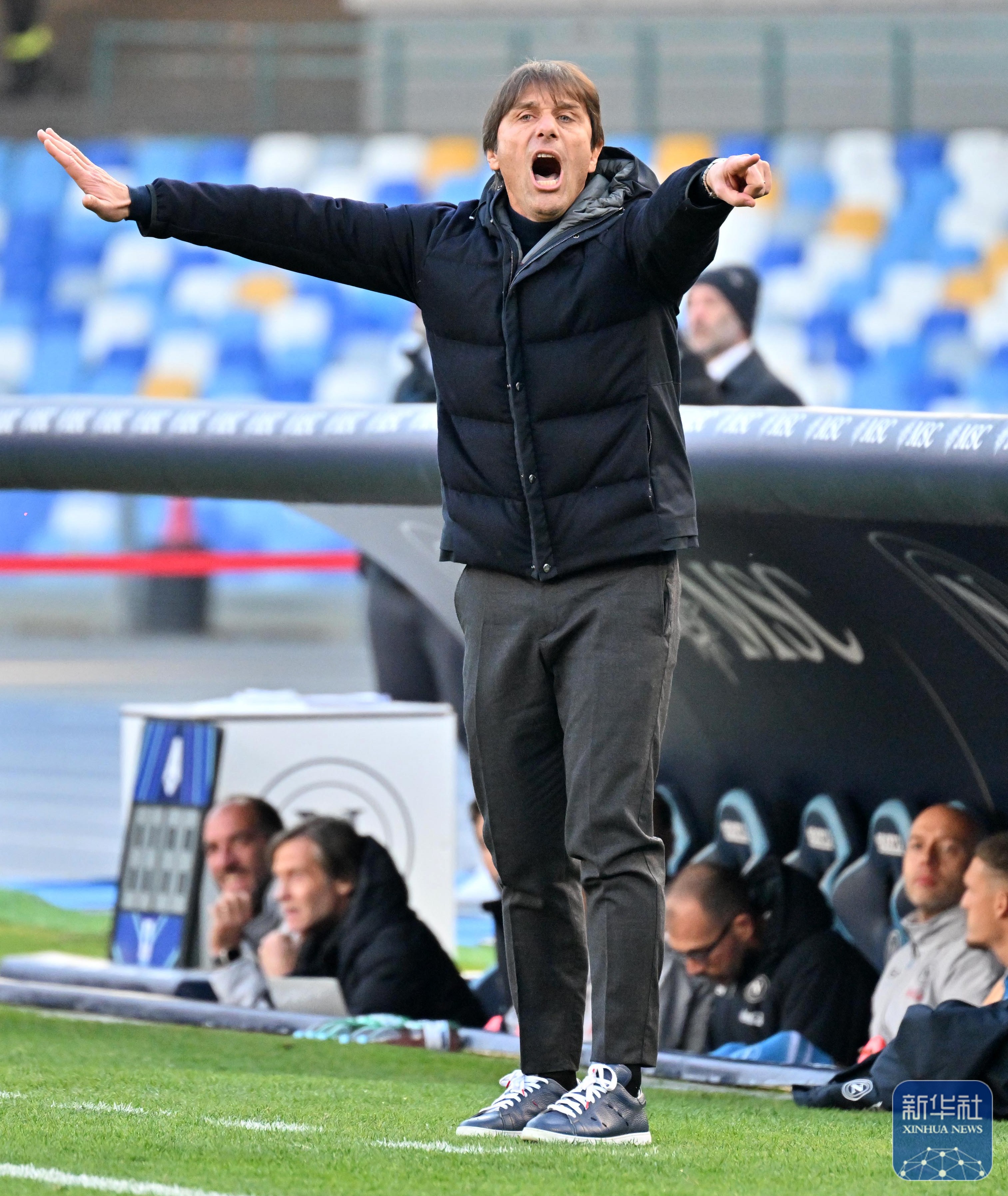 关于曼城客场作战，挑战意大利劲旅那不勒斯的信息