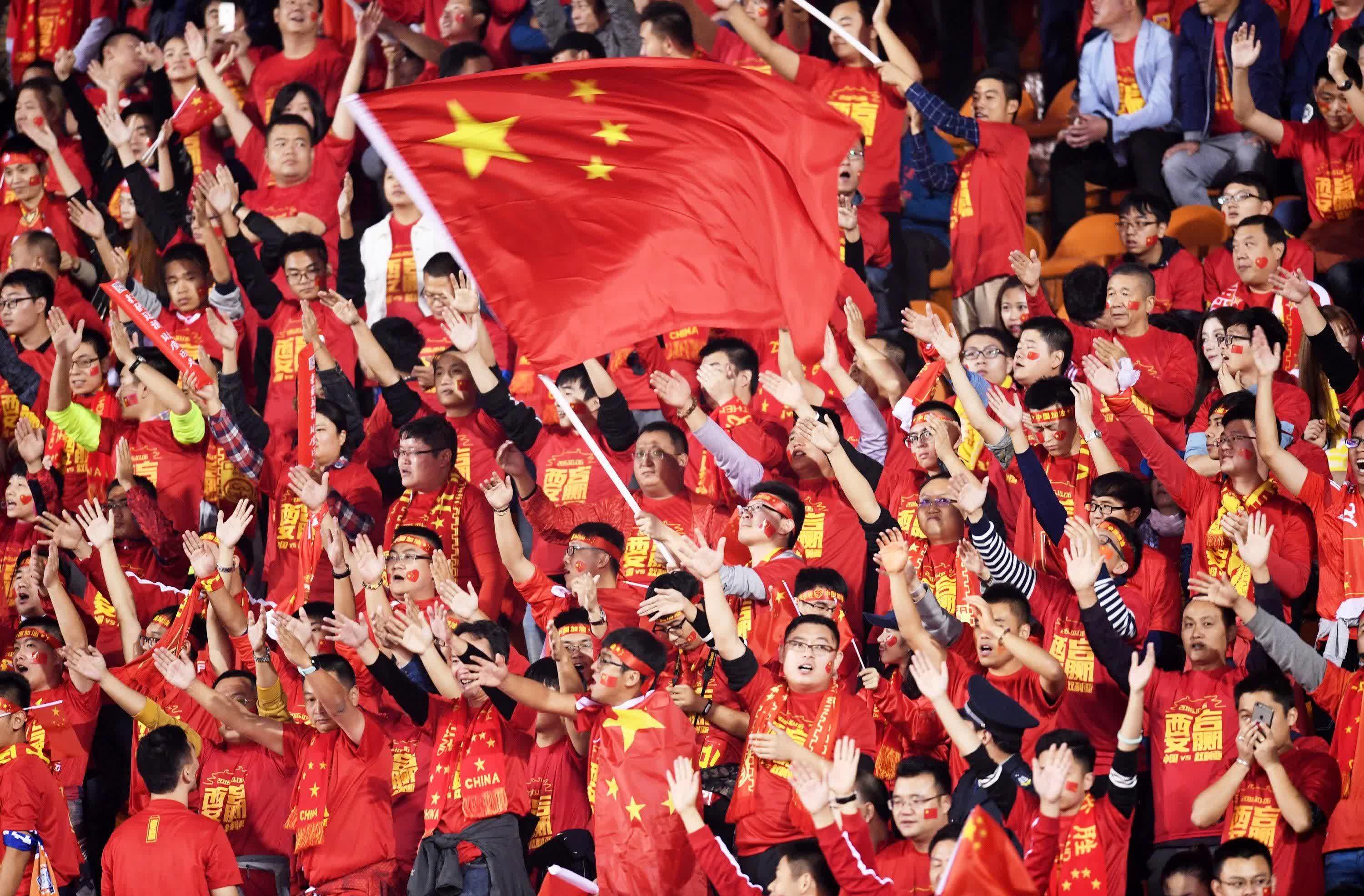 开云体育在线-关于胜利集结，球迷欢呼雀跃在胜利的喜悦中！的信息