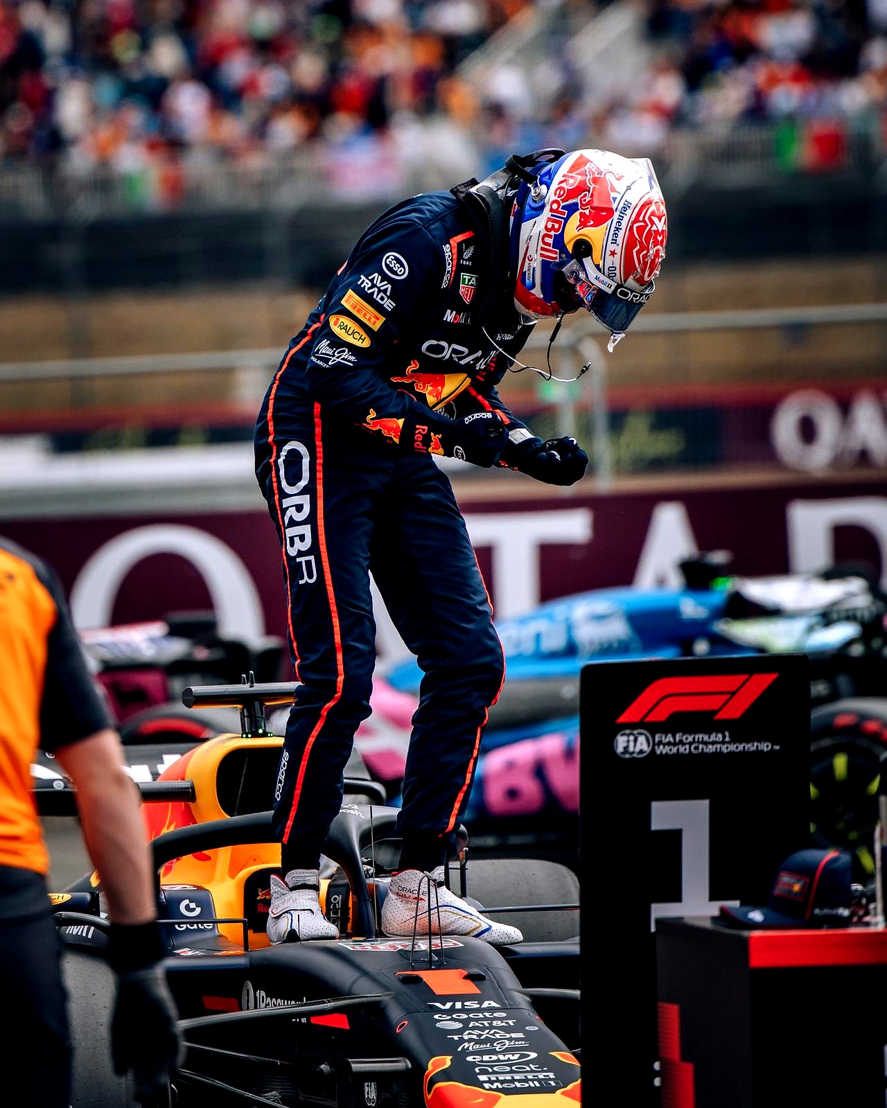 红牛车队鏖战阿斯顿马丁,拉塞尔关键制胜的简单介绍 红牛车队鏖战阿斯顿马丁,拉塞尔关键制胜的简单介绍