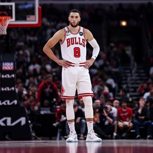 关于深圳队鏖战爵士，拉文状态火热的信息