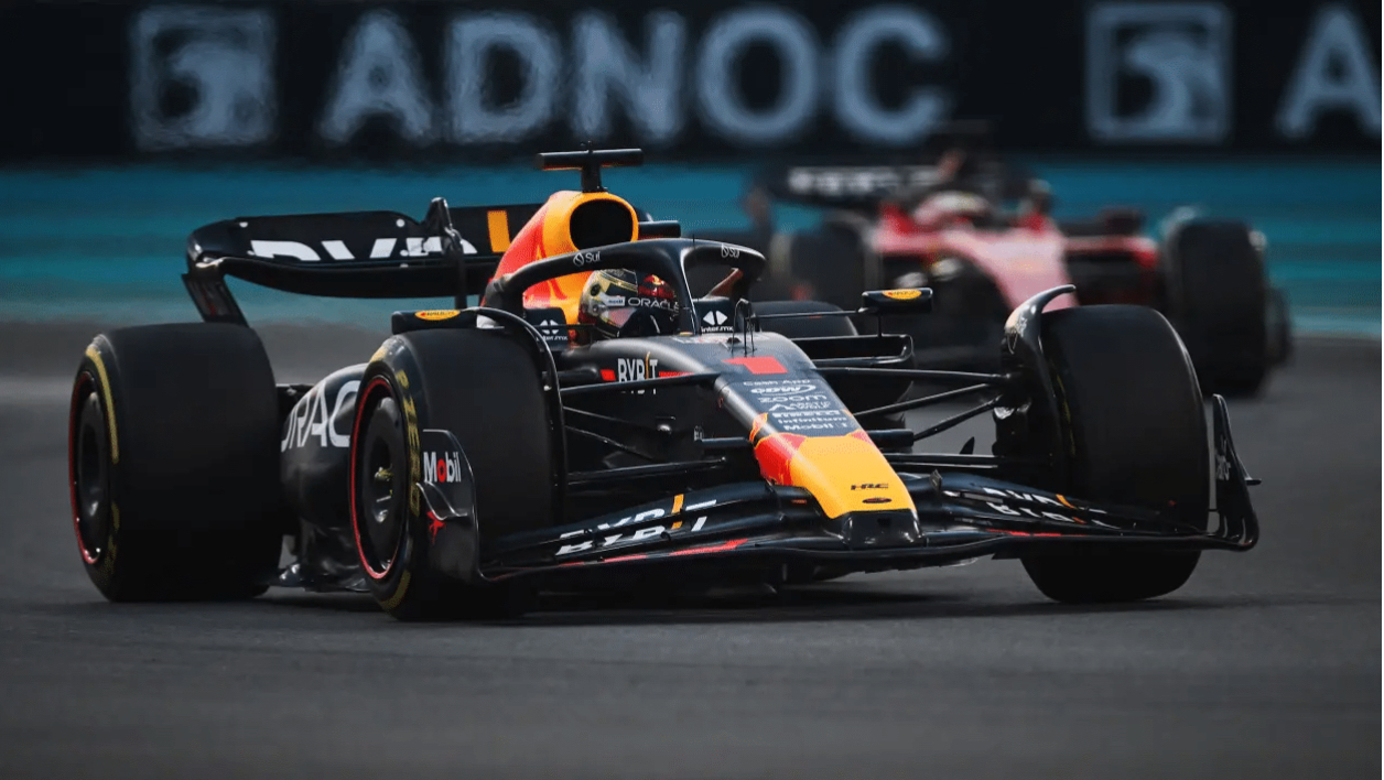 开云平台-红牛车队轻取雷诺车队，汉密尔顿状态火热的简单介绍