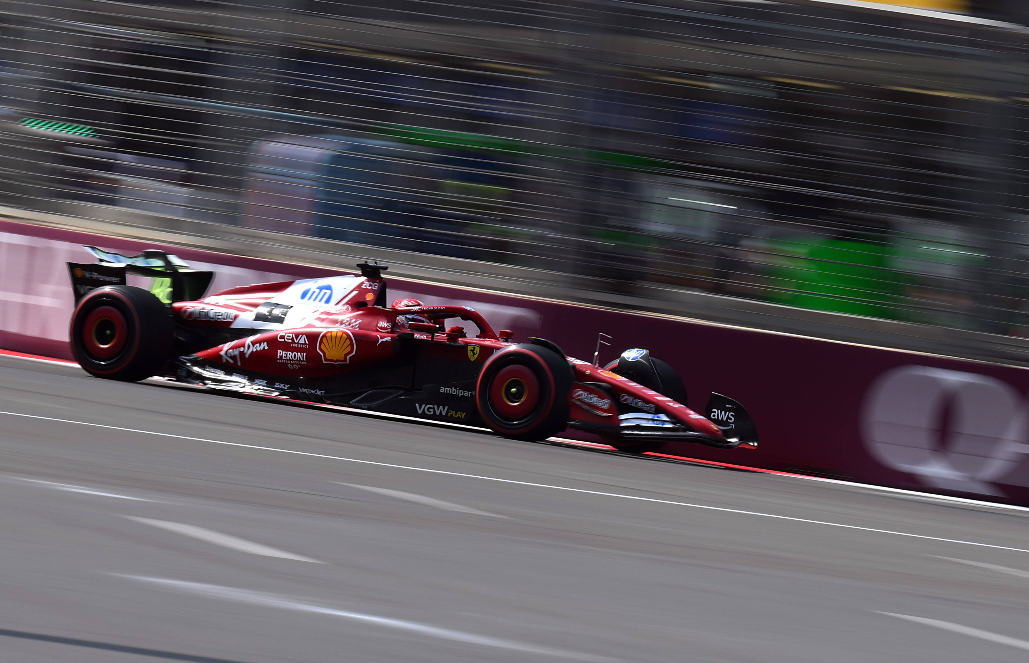 法拉利险胜迈凯伦，汉密尔顿高光表现的简单介绍