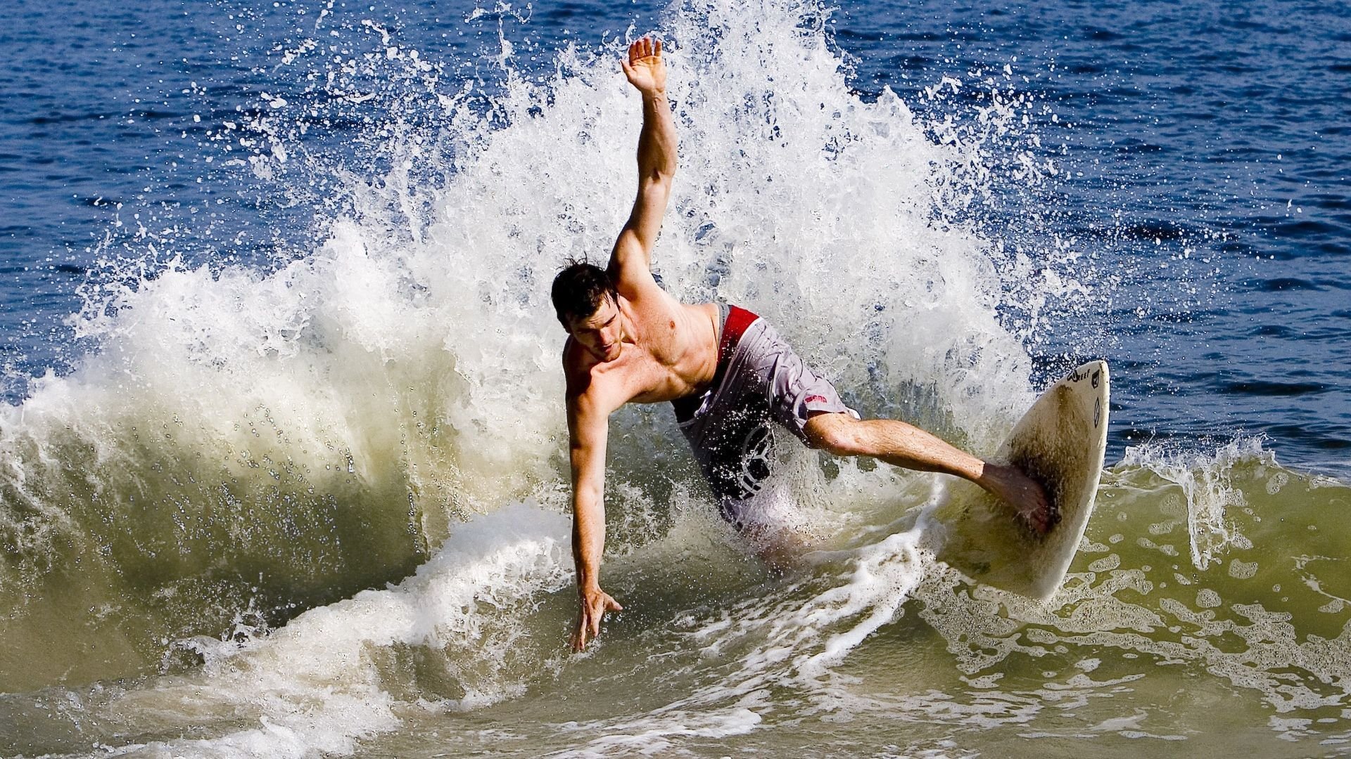 鏖战雅加达，郑思维高光时刻点燃中印羽毛球对抗新篇章